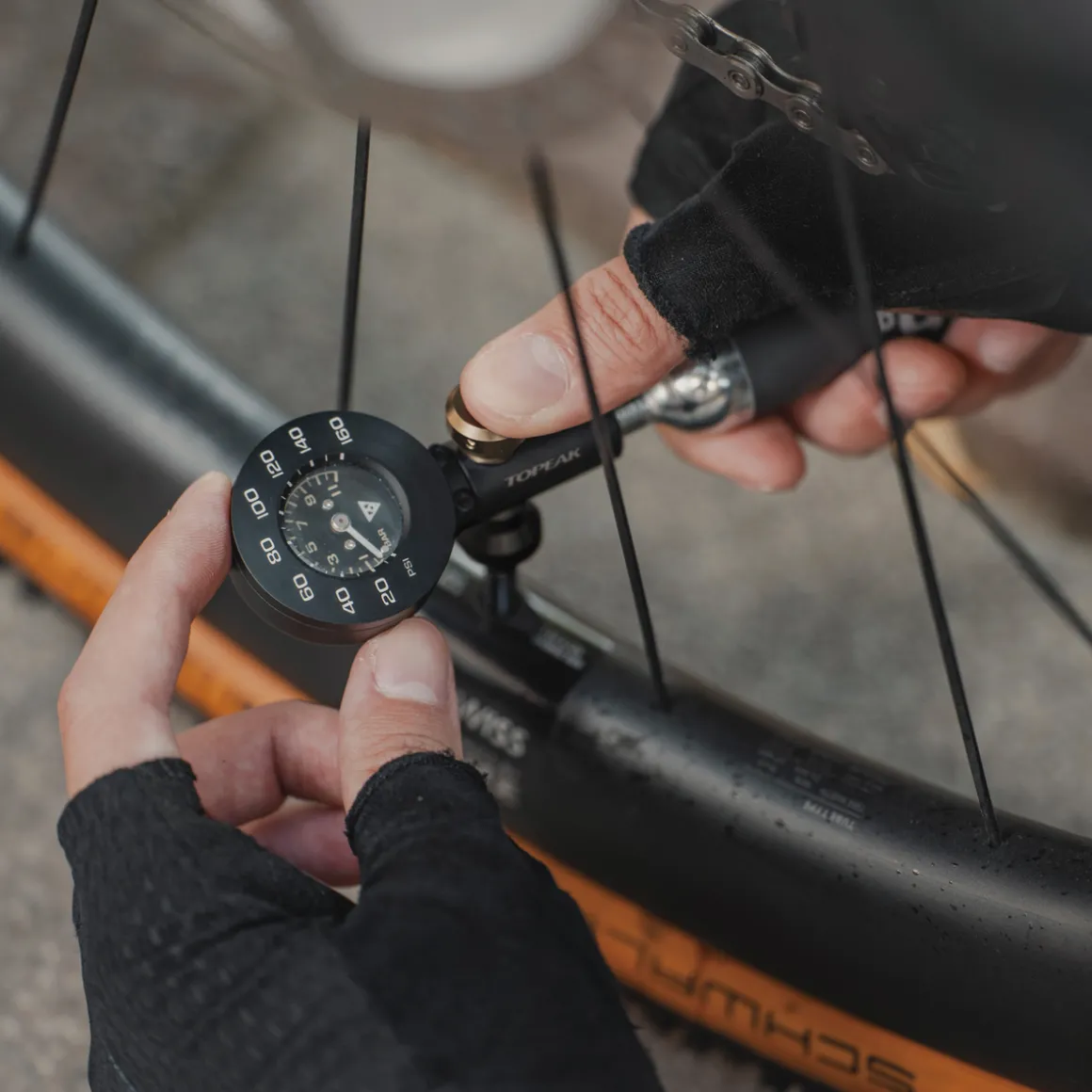 Airbooster G+ CO2 Inflator With Pressure Gauge