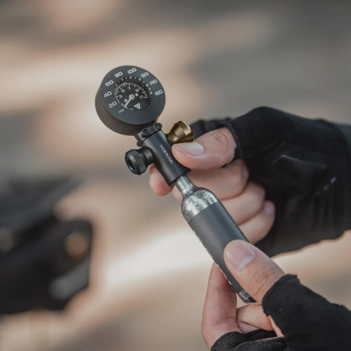 Airbooster G+ CO2 Inflator With Pressure Gauge