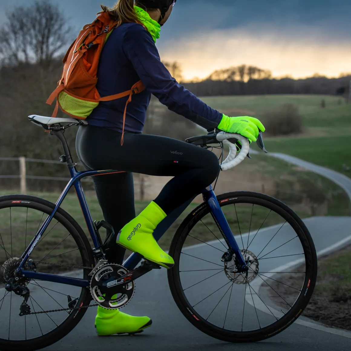 ARCTIC WATERPROOF HI-VIS WINTER SHOE COVER 01
