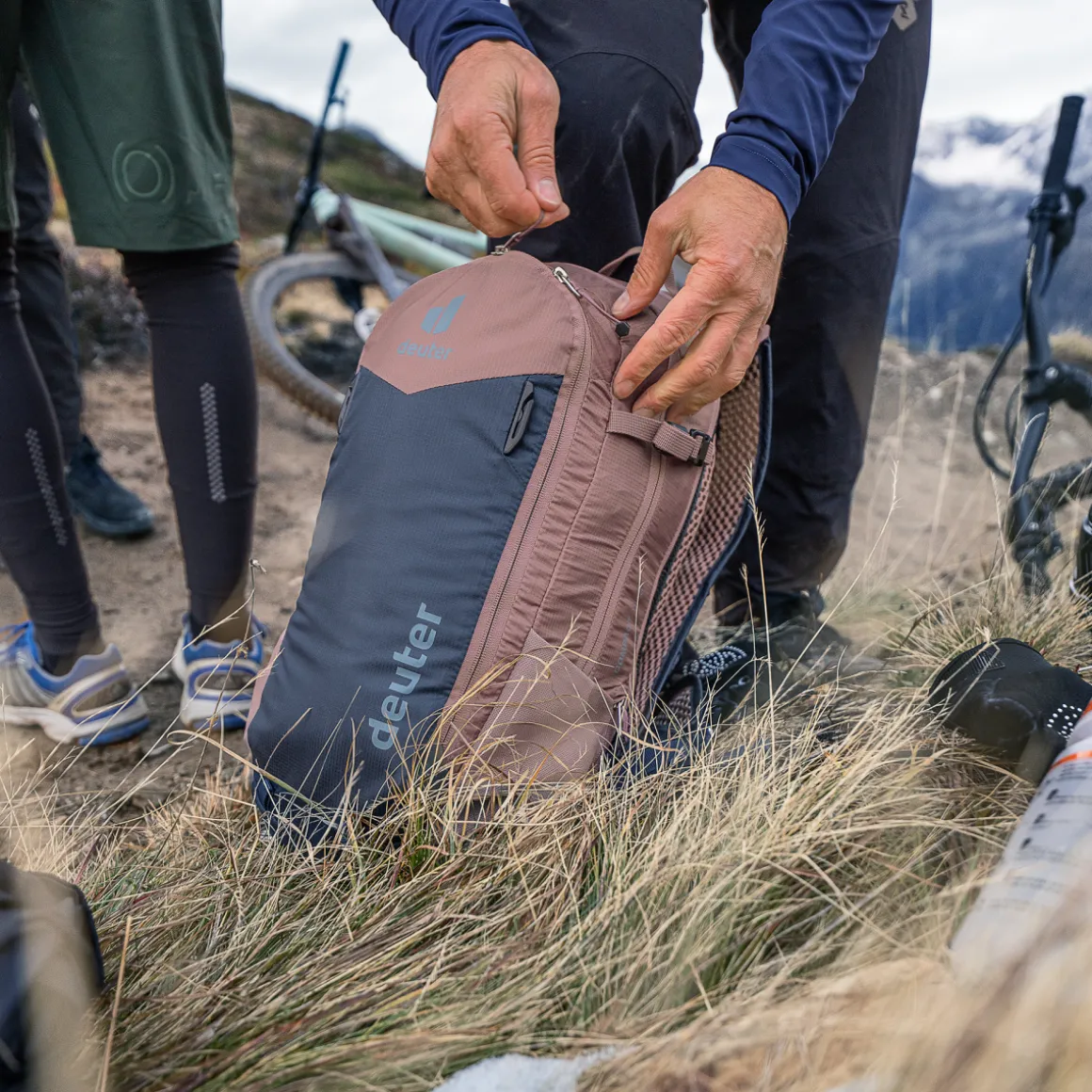 COMPACT 14+3 Bike Backpack