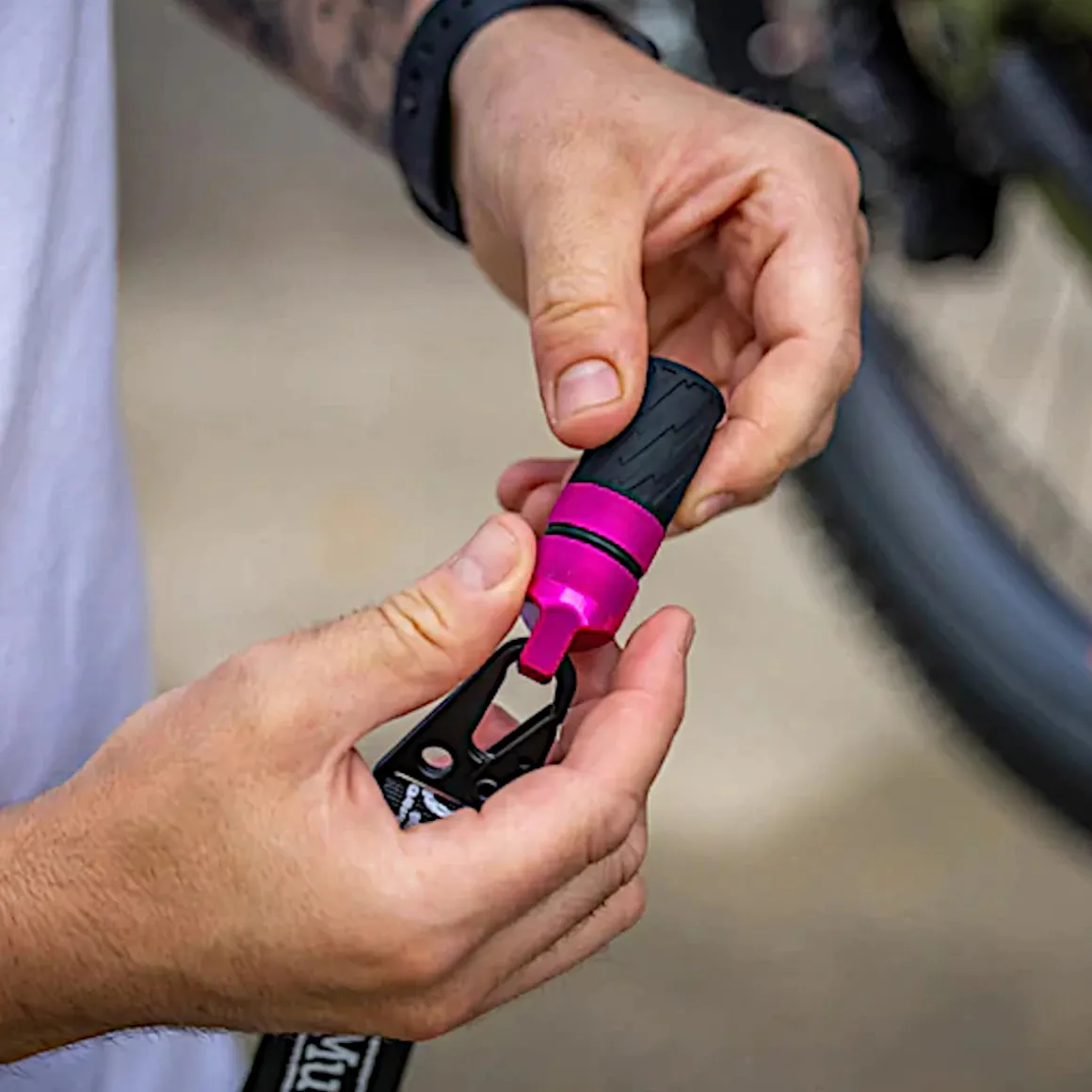 E-Bike Drivetrain Tool Chain Lubrication Aid