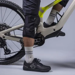 KNEE PROTECTOR LS FLEX ENDURO Knee Pads