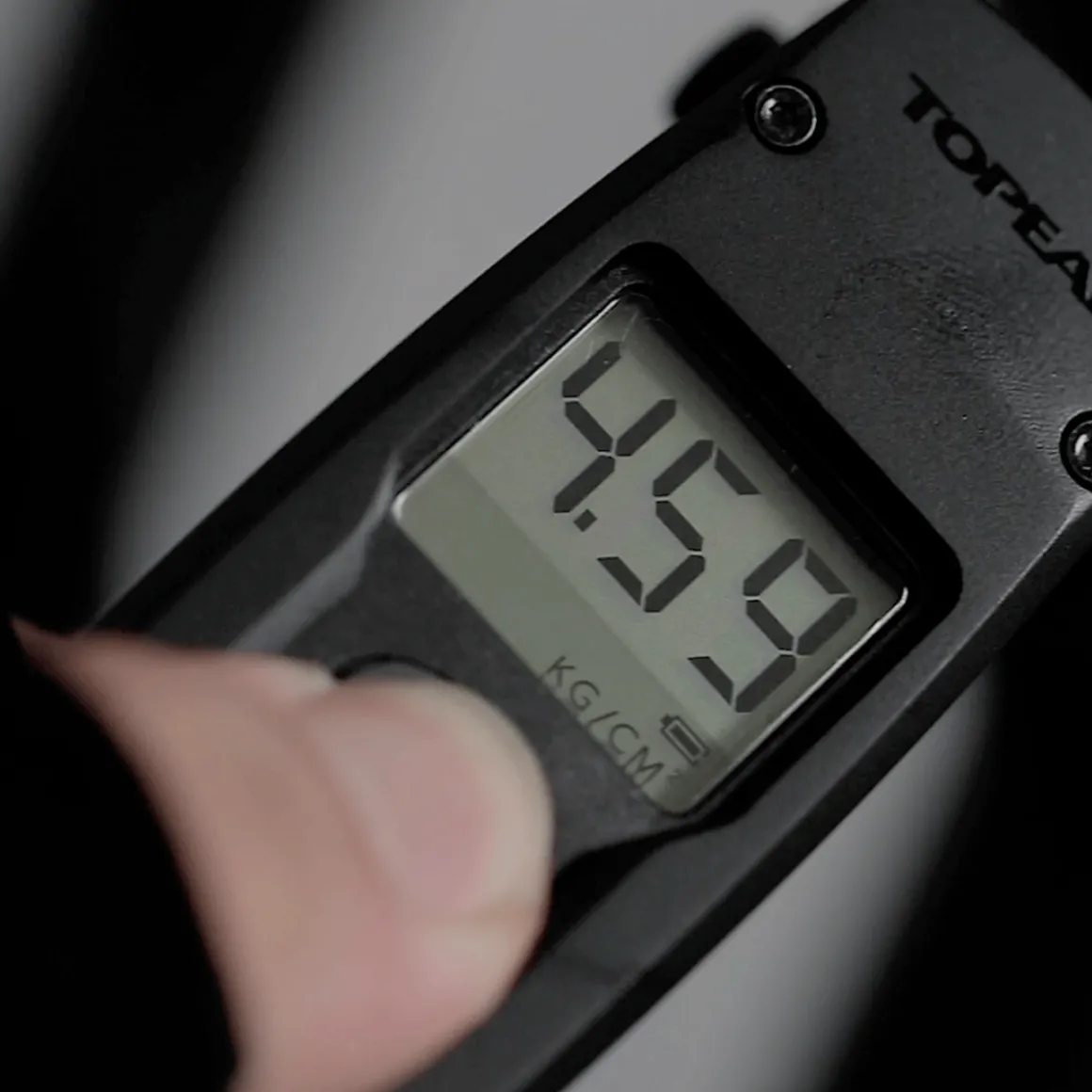 Pocketshock Digital Suspension Fork and Shock Pump
