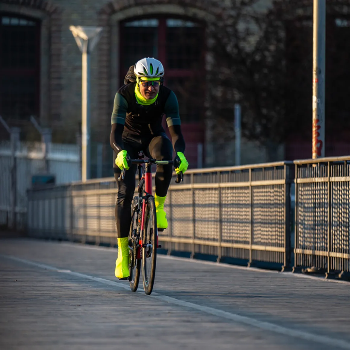 RIDE WATERPROOF HI-VIS SHOE COVER 01