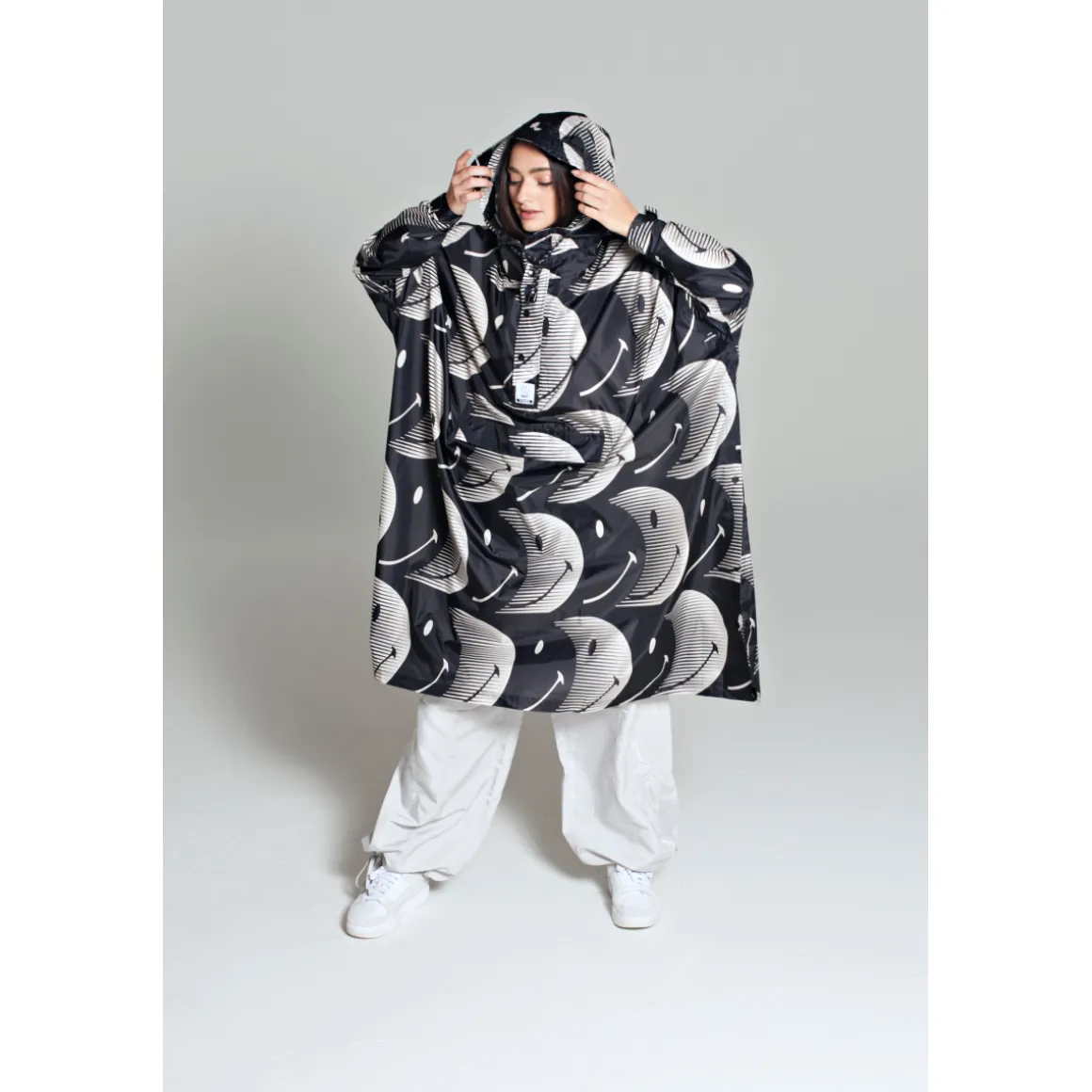 SMILEY PONCHO