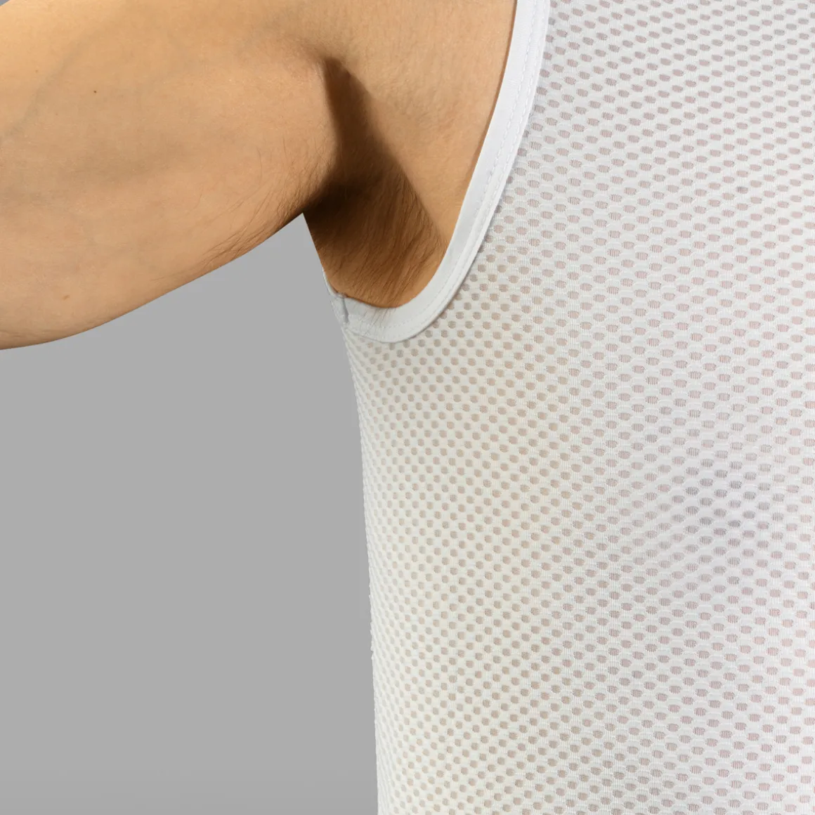ULTRALIGHT SLEEVELESS MESH BASELAYER