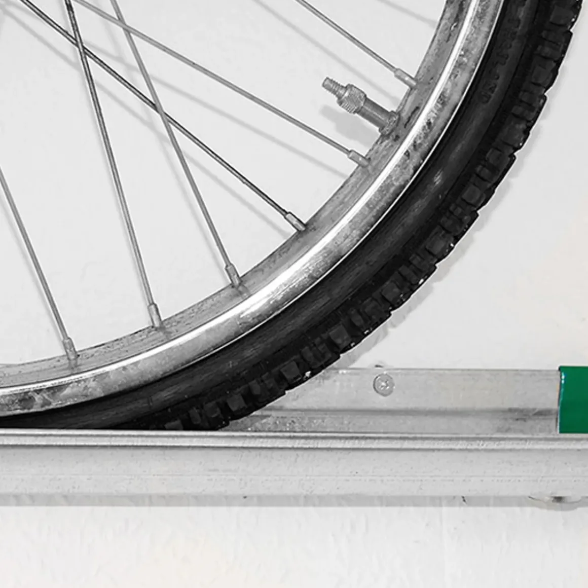 Wall mount bike rack